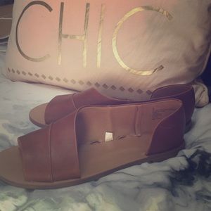 Universal thread open sandal